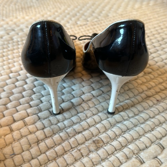 St. John Pumps size 8 - Picture 4 of 6